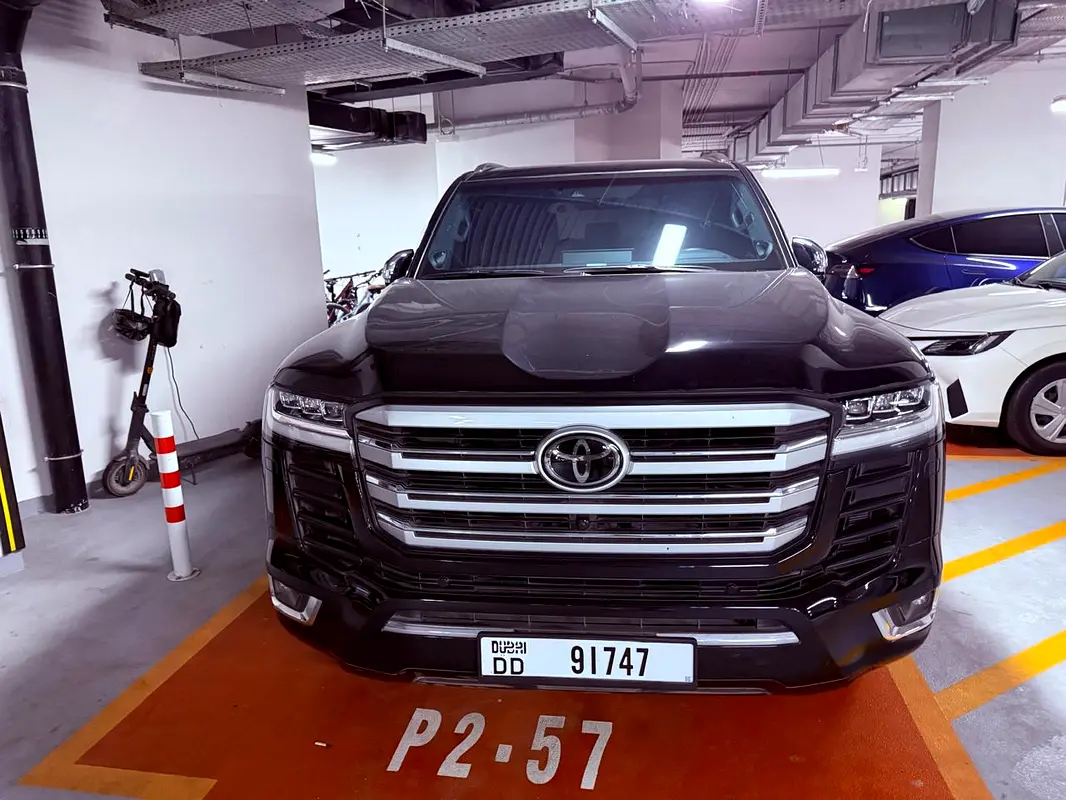 Toyota Land Cruiser 2023 — photo 1 of 8
