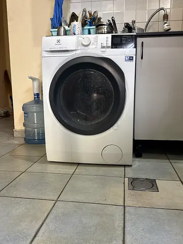 Electrolux front-load washing machine - good condition