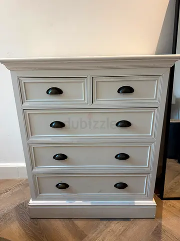 Chest of drawers
