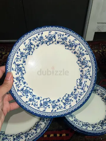 Set of Blue  White Floral Dinner Plates - Good Condition
