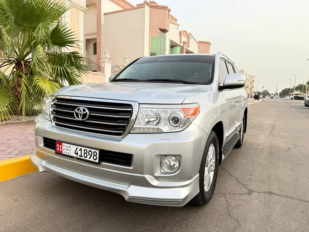 Toyota Land Cruiser 2015 — photo 1 of 10