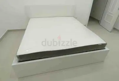 IKEA malam king‑size bed (180 × 200 cm) with 2 storage drawers and an IKEA mattress ✨