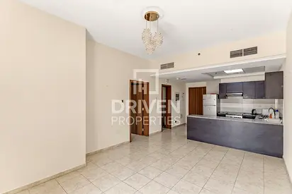 Ready to Move in | High Floor | Great Location