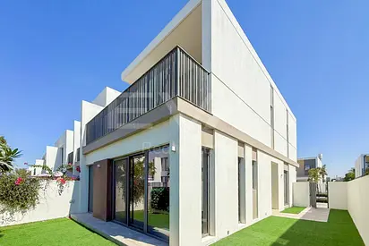 BACK TO BACK | CLOSE TO AMENITIES | UPGRADED
