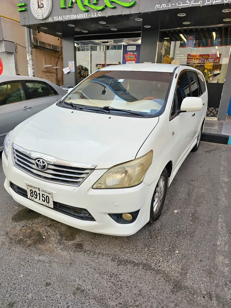 Toyota Innova 2014 — photo 1 of 1