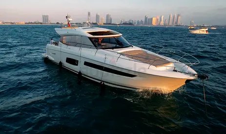 Prestige 560S (2018) - Luxury Motor Yacht in Pristine Condition