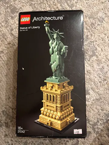 LEGO Architecture Statue of Liberty (21042) - Sealed Box