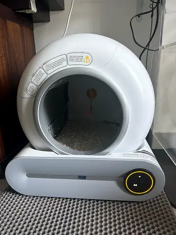 Self cleaning cat toilet with app connect