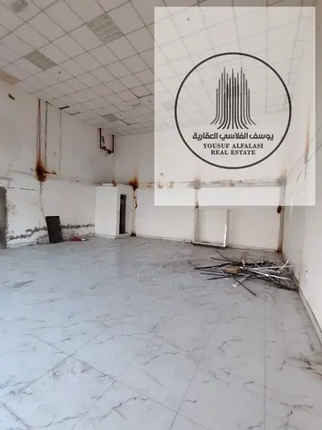 محل للايجار الصناعية 1 عجمان 900 قدم شارع رئيسي موقع مميز