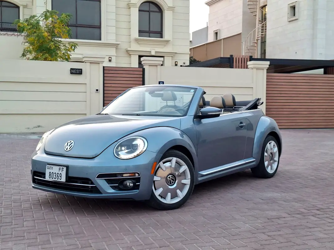 Volkswagen Beetle 2019 — photo 1 of 9