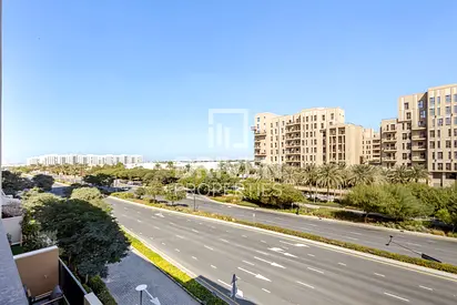 Tenanted with Open View and Mid Floor Apt