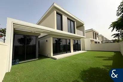 Single Row | Closed Kitchen | Landscaped