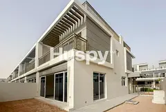 Corner Plot | Closed kitchen | Vacant