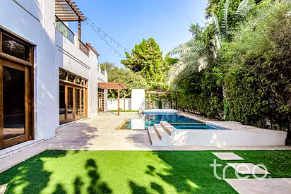 7 Bed Villa | Huge Plot | Great Location