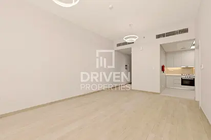 Brand New I Large Layout I Prime Location