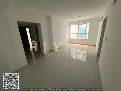 للايجار بعجمان بالحليو شقة غرفتين وصالة، 2 حمام وخزائن حائط، قريب جداً من شارع محمد بن زايد ومخرج دبي والشارقة، الدفع 4 أو 6 دفعات.