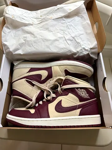 Brand new Air Jordan 1 High OG - Maroon/White, Size (please confirm)