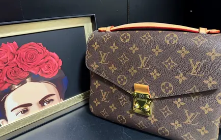 Preloved Louis Vuitton STYLE Monogram Pochette Metis style shoulder bag
