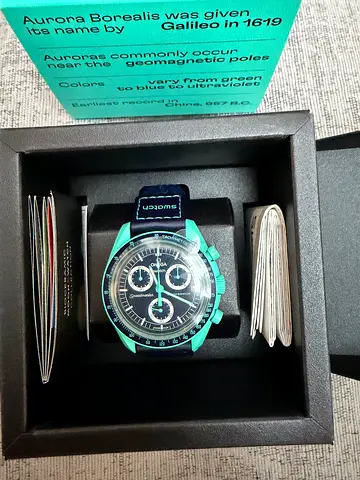 Mens wristwatch in original box with papers