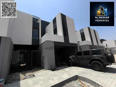 Investment opportunity: Two-story villa with a roof terrace, 4 rooms, price includes air conditioning, electricity, and water. Freehold ownership.