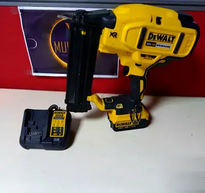DEWALT DCN681 BRAD NAILER