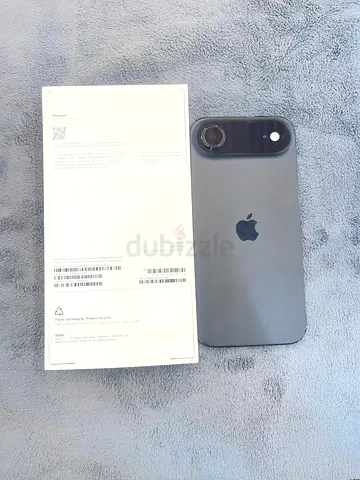 iPhone 17 Air 256gb TDRA has box tiny scratch on the back