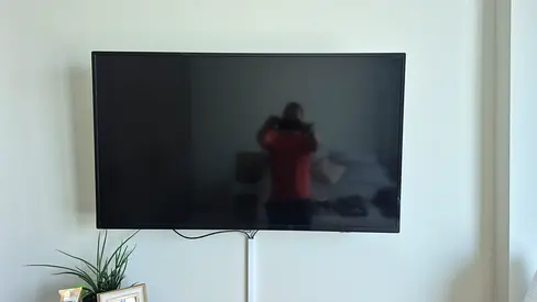 50inch Phillips TV with wall mount