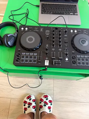 Selling my Pioneer DDJ-FLX4 controller with Pioneer DJ CUE1 headphones.