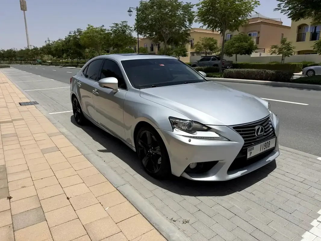 Lexus IS-Series 2014 — photo 1 of 6