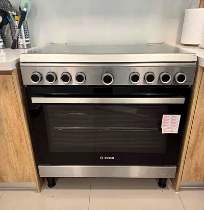 Bosch gas cooker 5 burner , neat and clean condition, same like a new