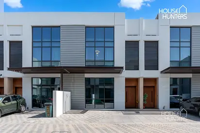 Stylish 2-Bed Townhouse | Prime Location