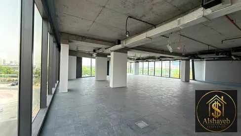 🏢 مكتب للإيجار في بناية جولدن جيت – عود ميثاء 🏢