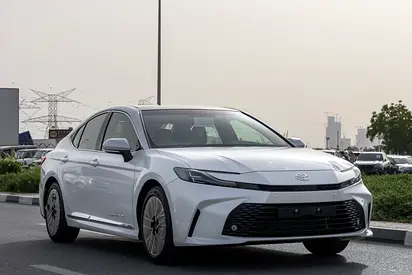 Toyota Camry LE 2.5 L | Hybrid | White | Panoramic Sunroof | Electric Chair | 2026 GCC Specs