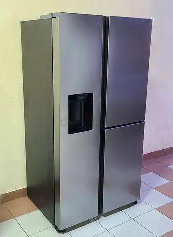 Samsung new side by side Fridge  Excellent condition perfect working everything  3500