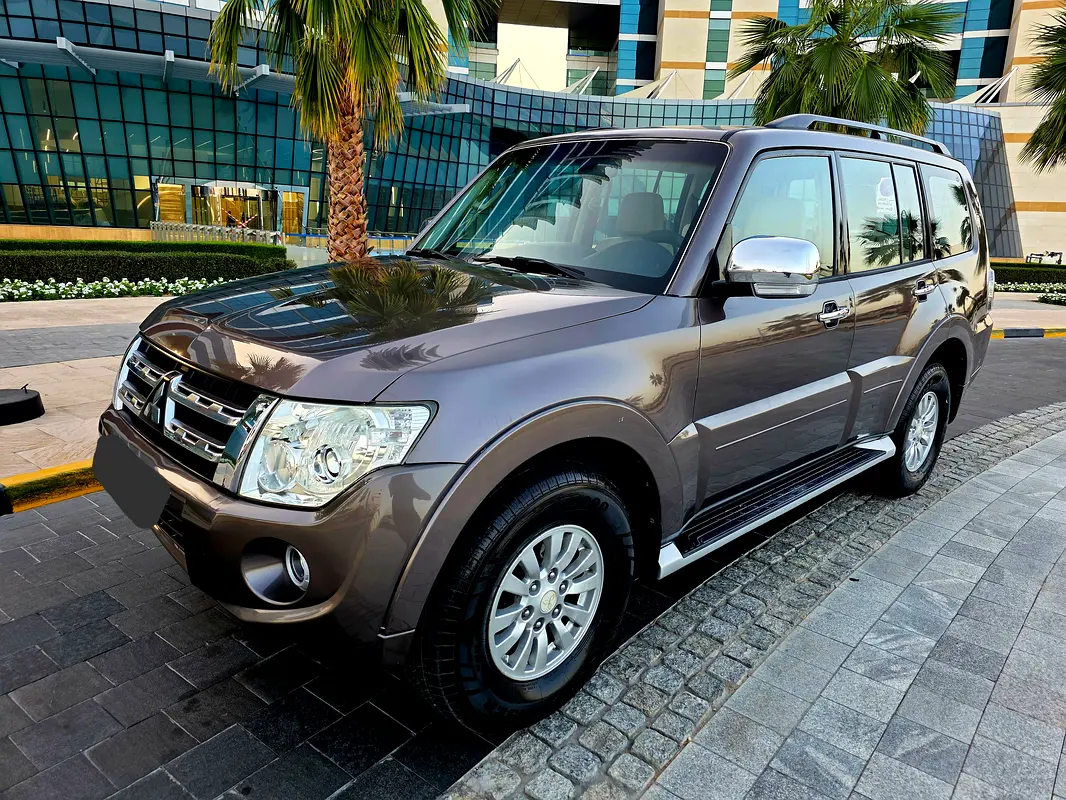 Mitsubishi Pajero 2013 — photo 1 of 15