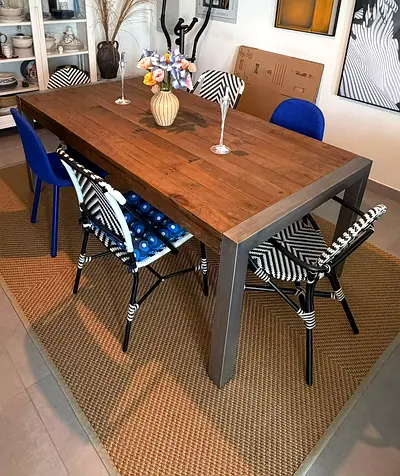 Table and chairs set