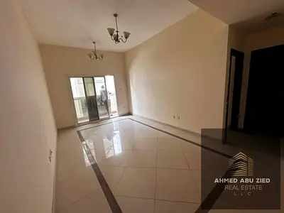 غرفة ماستر صالة كبيرة مطبخ واسع 2 حمام بلكون اطلالة مفتوحة تكييف مركزي تسهيلات في الدفع لمخرج دبي الشارقة والاماكن العامة والخدمية