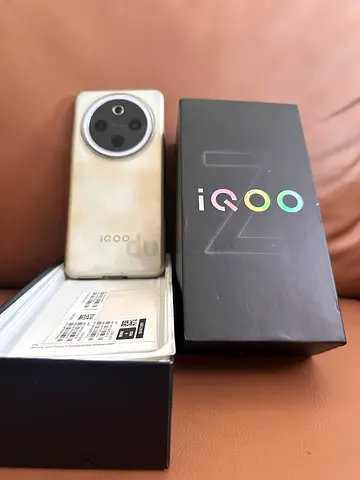 Vivo IQOO Z10 12/256 , 7000 mah battery