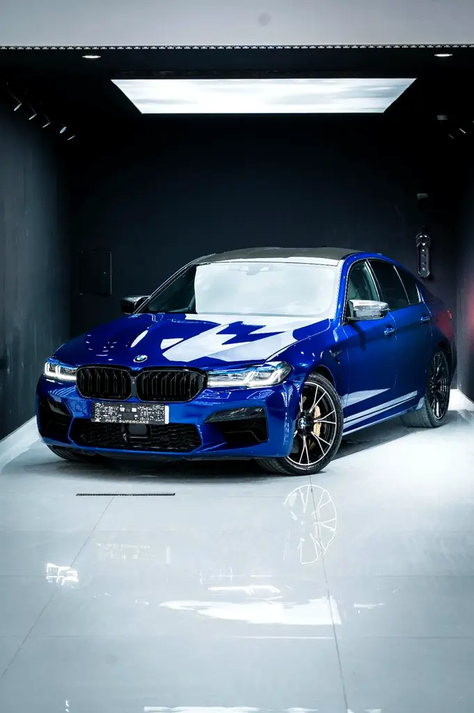 BMW M5 2018 — photo 1 of 14