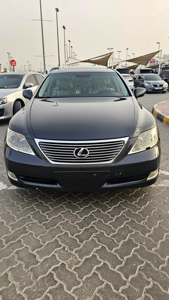 Lexus LS-Series 2008 — photo 1 of 20