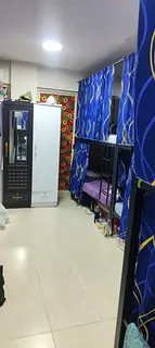 Bed space available  near salahuddin metro