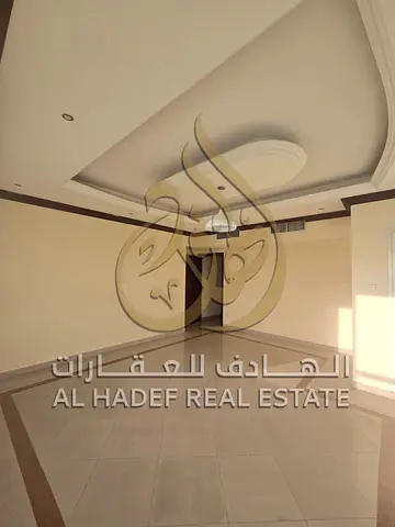 غرفتين معدلة لـ3 غرف بإطلالة بحرية كاملة، تشطيبات وديكورات فاخرة، جيم ومسبح وباركن مجاني، برج عائلات وموقع راقٍ.