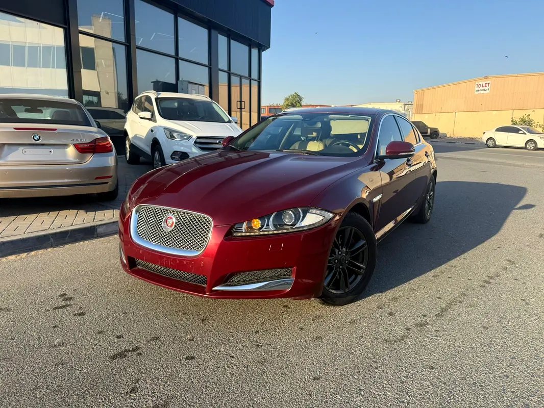 Jaguar XF 2015 — photo 1 of 4