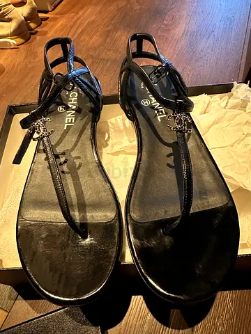 BRAND NEW CHANEL T SANDALS SIZE 40