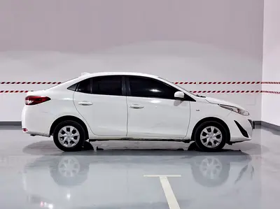 2020 Toyota YARIS — фото 4