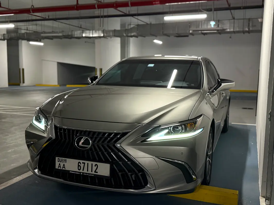 Lexus ES-Series 2023 — photo 1 of 20