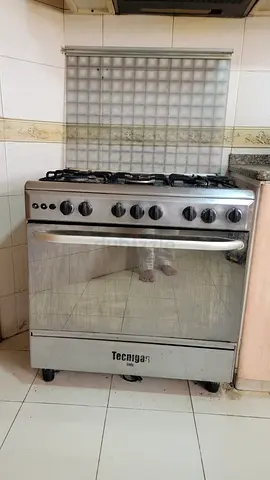 5 burner gas cooking range - fairly used for 150 only SHARJAH