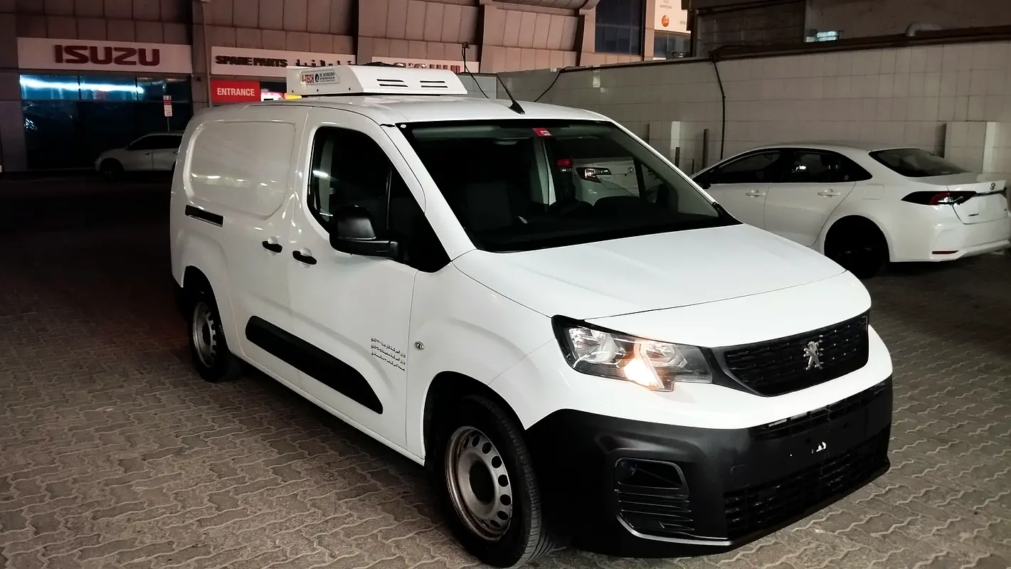 Peugeot Partner 2022 — photo 1 of 15