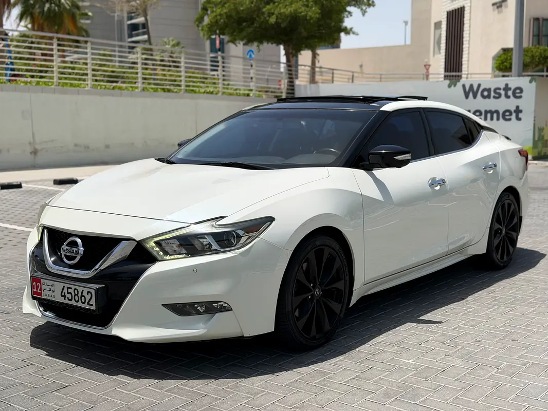 Nissan Maxima 2018 — photo 1 of 17