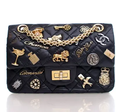 Fashion handbag for sale ✨  
Chanel-inspired design, stylish and clean. Perfect for everyday use.